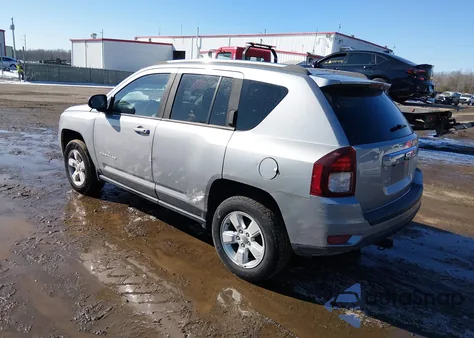 2015 Jeep Compass Sport z USA, uszkodzony, nr VIN 1C4NJCBA8FD156623